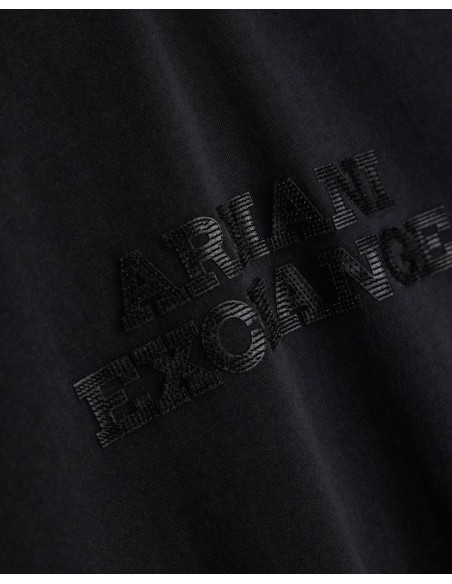 Camiseta Armani Exchange negra - detalle del tejido y logo