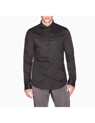 Camisa Armani Exchange verde oscuro - frontal en modelo