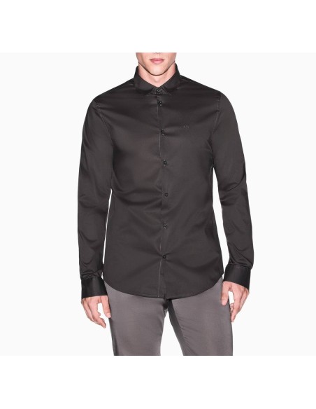 Camisa Armani Exchange verde oscuro - frontal en modelo