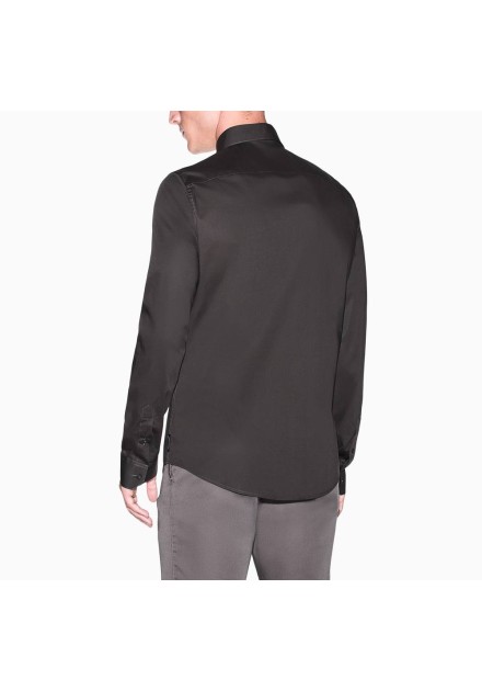 Camisa Armani Exchange verde oscuro - vista trasera en modelo Camisa Armani Exchange verde oscuro - vista trasera en modelo