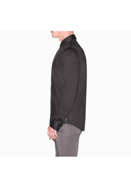 Camisa Armani Exchange verde oscuro - lateral en modelo Camisa Armani Exchange verde oscuro - lateral en modelo