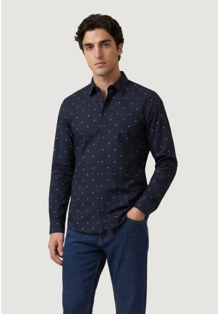 Camisa Armani Exchange azul - frontal en modelo Camisa Armani Exchange azul - frontal en modelo