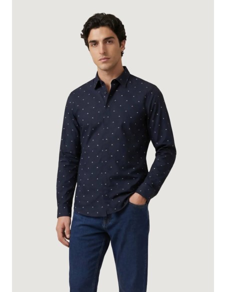 Camisa Armani Exchange azul - frontal en modelo