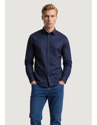 Camisa Armani Exchange azul - look completo en modelo