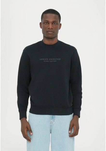 Sudadera Armani Exchange - frontal en modelo Sudadera Armani Exchange - frontal en modelo