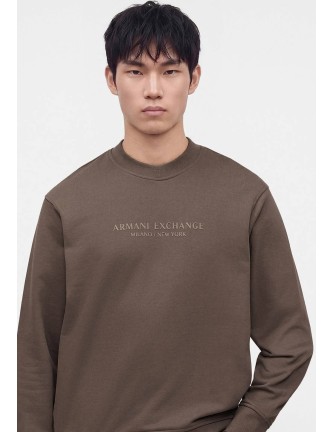 Sudadera Armani Exchange marrón - frontal en modelo 2