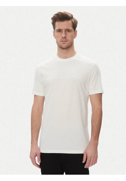 Camiseta Armani Exchange blanca - frontal en modelo