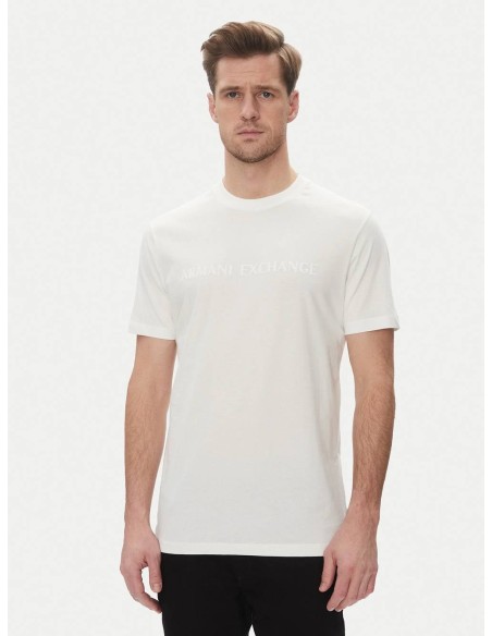 Camiseta Armani Exchange blanca - frontal en modelo