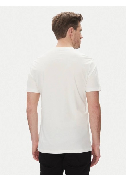 Camiseta Armani Exchange blanca - vista trasera en modelo