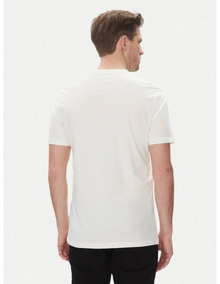 Camiseta Armani Exchange blanca - vista trasera en modelo