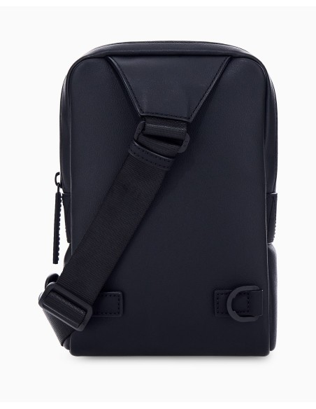 Bandolera Armani Exchange negra - vista trasera con correa