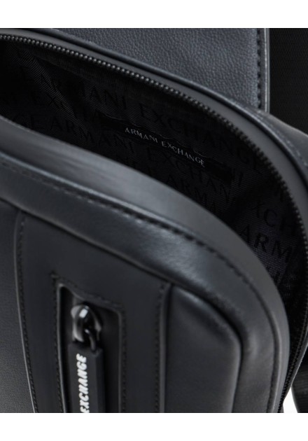 Bandolera Armani Exchange negra - interior abierto