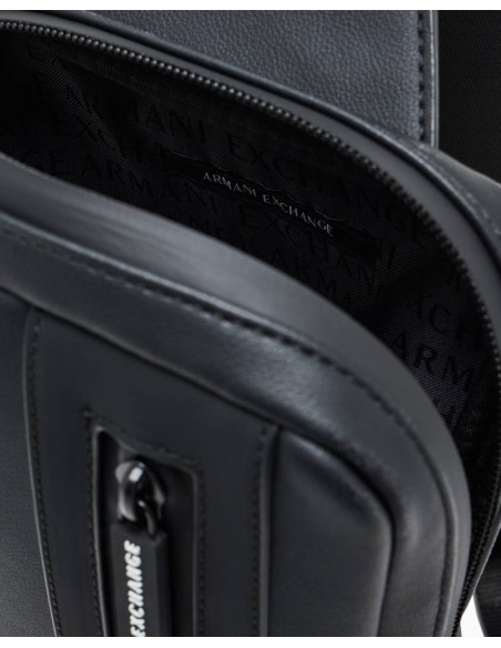 Bandolera Armani Exchange negra - interior abierto