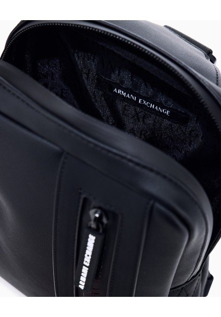 Bandolera Armani Exchange negra - detalle del interior