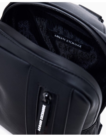 Bandolera Armani Exchange negra - detalle del interior