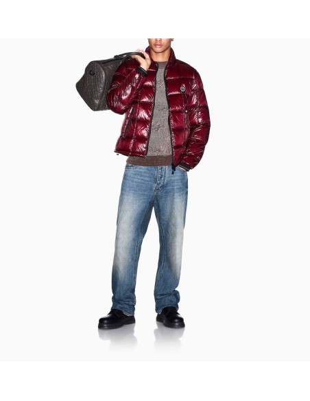 Chaqueta plumón Armani Exchange granate - look completo en modelo