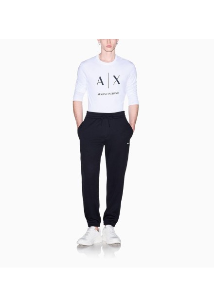 Pantalón jogger Armani Exchange navy - look completo en modelo