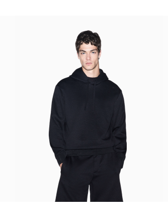 Sudadera Armani Exchange negra - frontal en modelo
