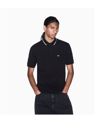 Polo Armani Exchange negro - frontal en modelo