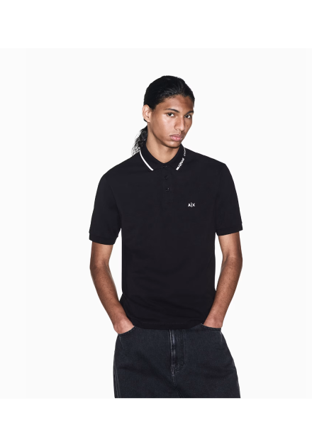 Polo Armani Exchange negro - frontal en modelo Polo Armani Exchange negro - frontal en modelo