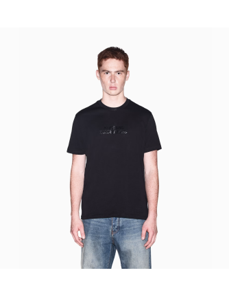 Camiseta Armani Exchange negra - frontal en modelo