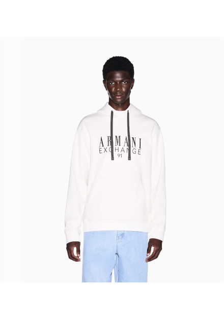 Sudadera Armani Exchange crudo - frontal en modelo
