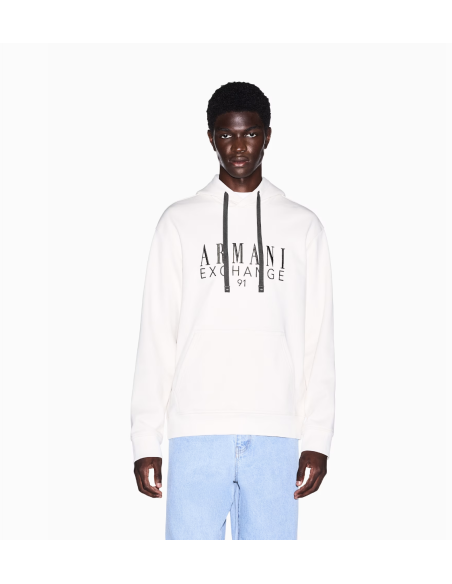 Sudadera Armani Exchange crudo - frontal en modelo