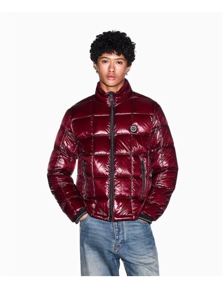 Chaqueta plumón Armani Exchange granate - frontal en modelo