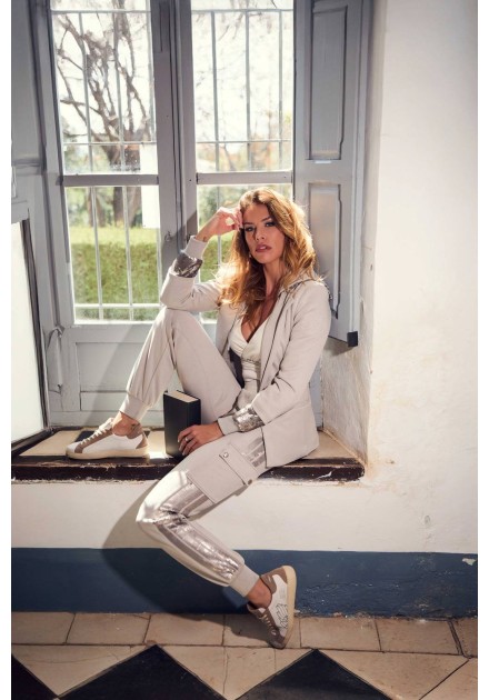 Blazer Loden Camaleónica by Capriche - look sentada en la ventana