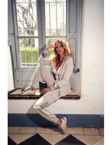 Blazer Loden Camaleónica by Capriche - look sentada en la ventana
