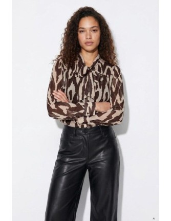 Camisa Tiffosi Jordania marron lazo cuello 2