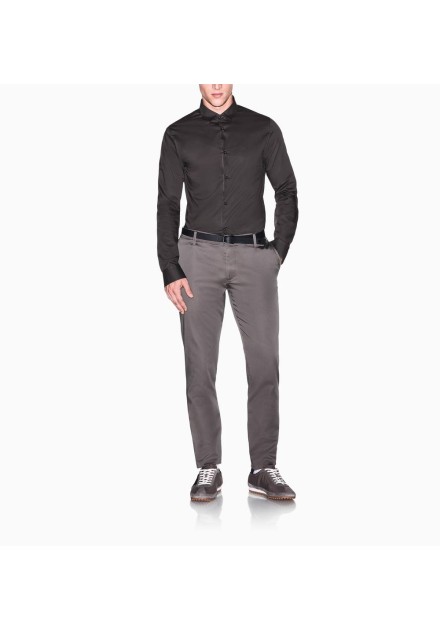 Pantalón chino Armani Exchange marrón para hombre, vista frontal