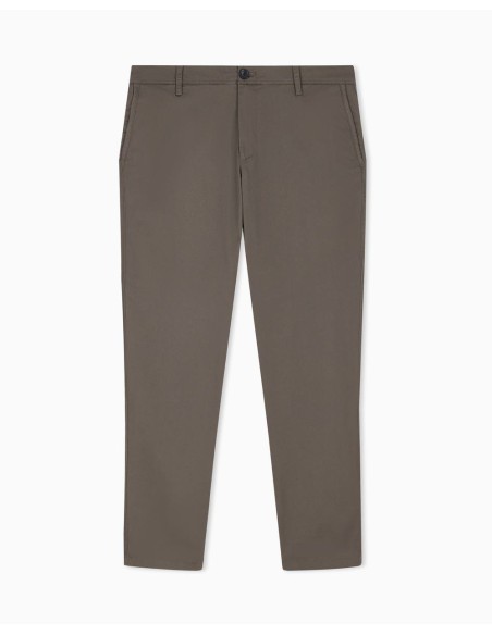 Pantalón chino Armani Exchange marrón, detalle del tejido elástico