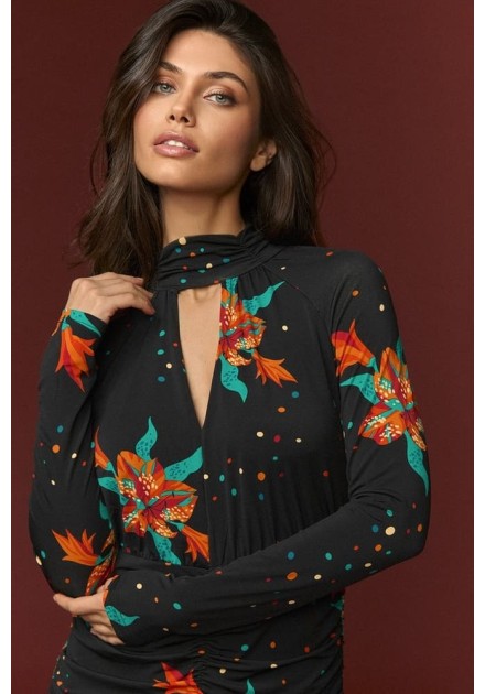 Vestido Minueto Cross negro estampado floral, vista frontal Vestido Minueto Cross negro estampado floral, vista frontal