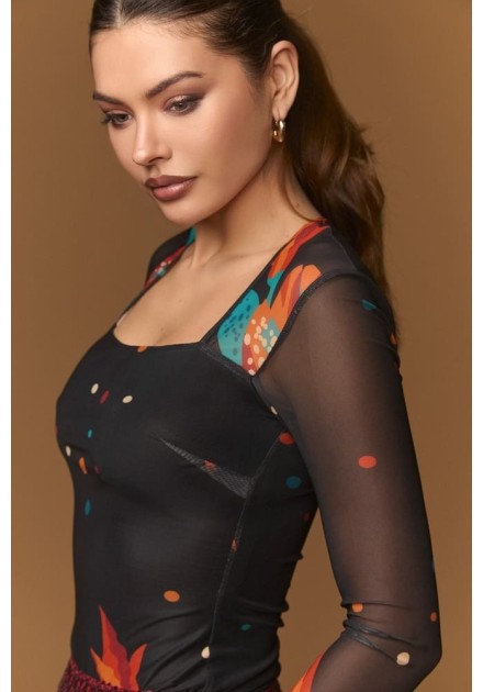 Top Minueto Charing negro con mangas de malla, vista frontal Top Minueto Charing negro con mangas de malla, vista frontal