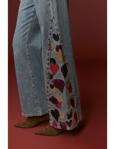 Vaqueros Minueto Lovely detalle de corazones bordados y tachuelas