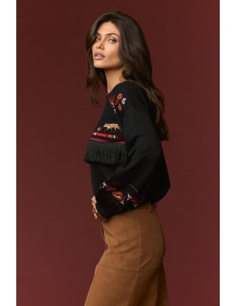Jersey Minueto Boho negro con bordados y flecos, vista frontal 2
